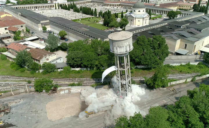 Abbattimento della torre piezometrica acciaierie di Verona - Demolizioni e Bonifiche