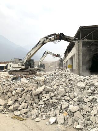 Demolition of the Franzoni facilities, a former cotton mill in Esine, Valle Camonica