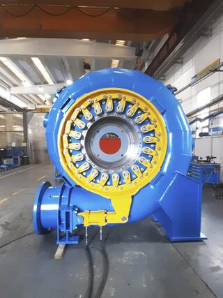 One of the turbines built in the workshop of Artogne for the Gandellino plant..JPG