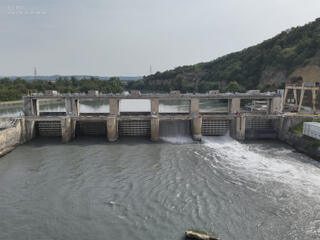 Spillway-Gates-Beaumont-Monteux-03.jpg