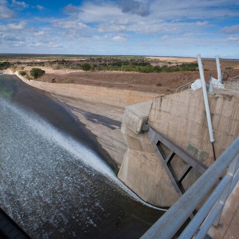 Compuertas de la presa de Massingir